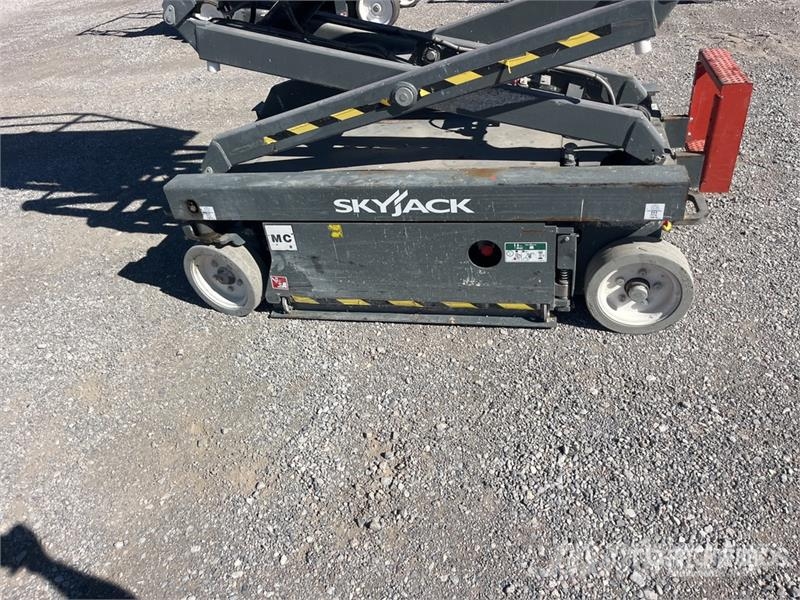 SkyJack SJIII3219 Electric Scissor Lift Saxliftar