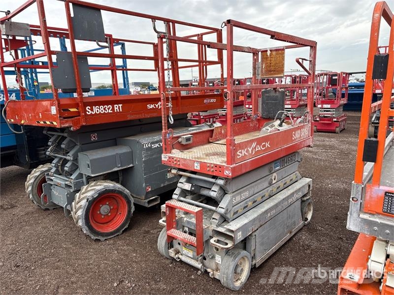 SkyJack SJIII3219 Electric Scissor Lift رافعات مقصية الشكل