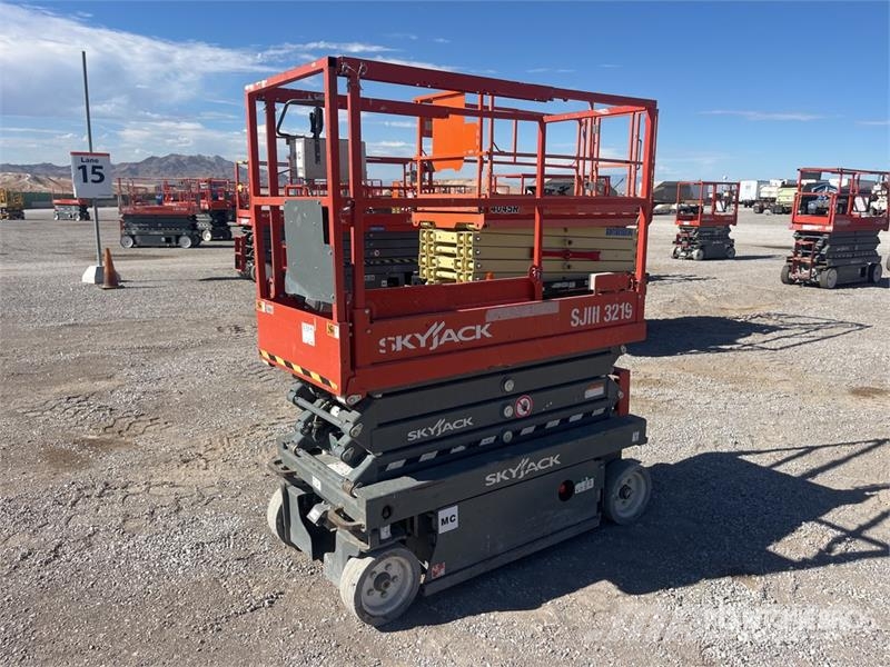 SkyJack SJIII3219 Electric Scissor Lift Saxliftar