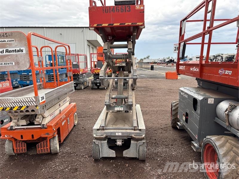 SkyJack SJIII3219 Electric Scissor Lift رافعات مقصية الشكل