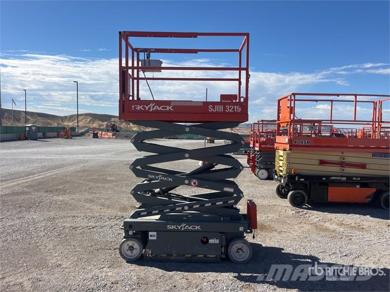SkyJack SJIII3219 Electric Scissor Lift Saxliftar