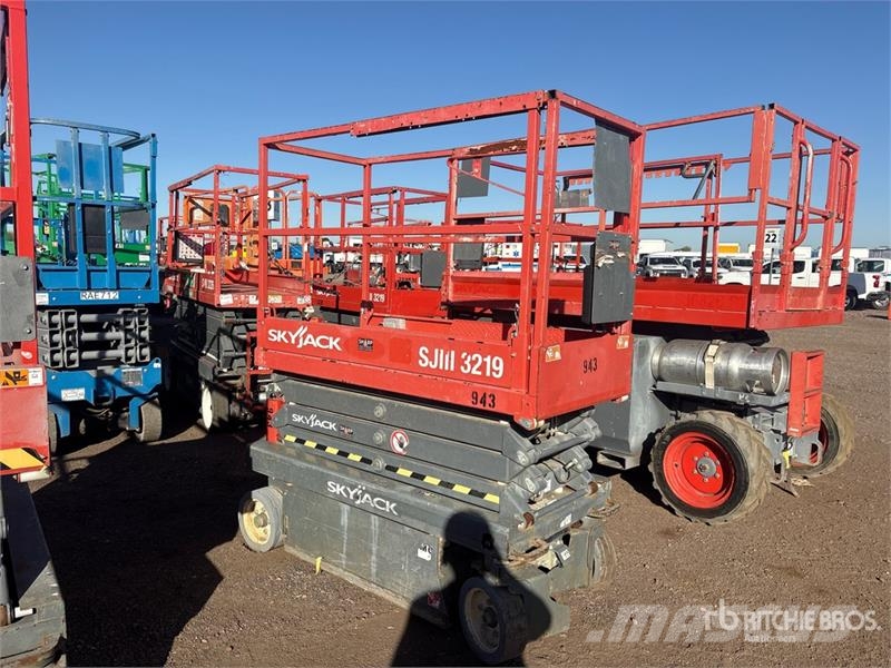 SkyJack SJIII3219 Electric Scissor Lift رافعات مقصية الشكل