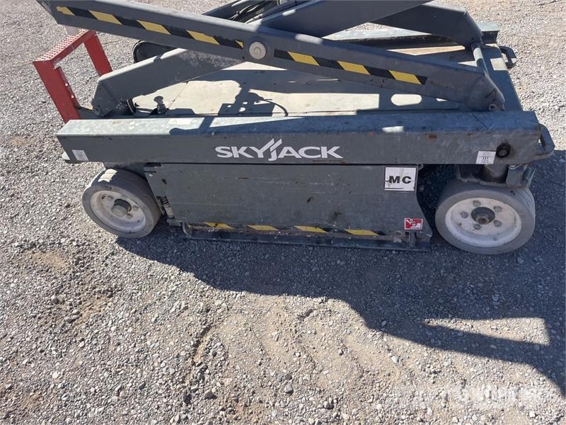 SkyJack SJIII3219 Electric Scissor Lift Saxliftar