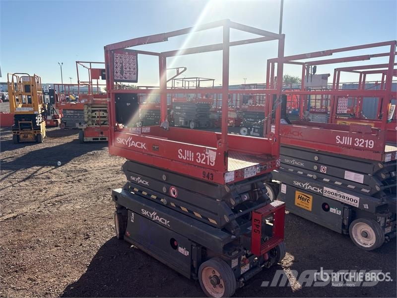 SkyJack SJIII3219 Electric Scissor Lift رافعات مقصية الشكل