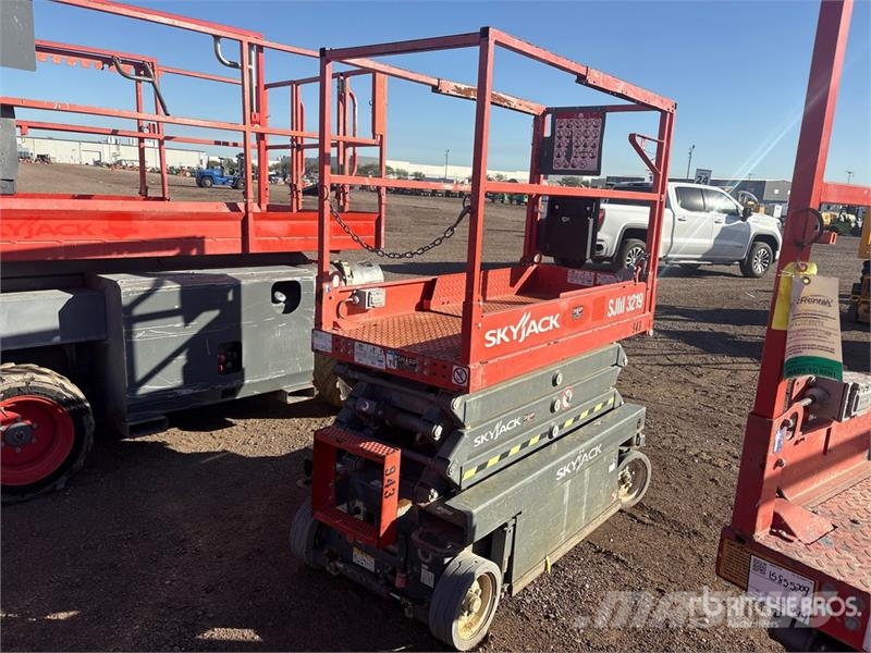 SkyJack SJIII3219 Electric Scissor Lift رافعات مقصية الشكل