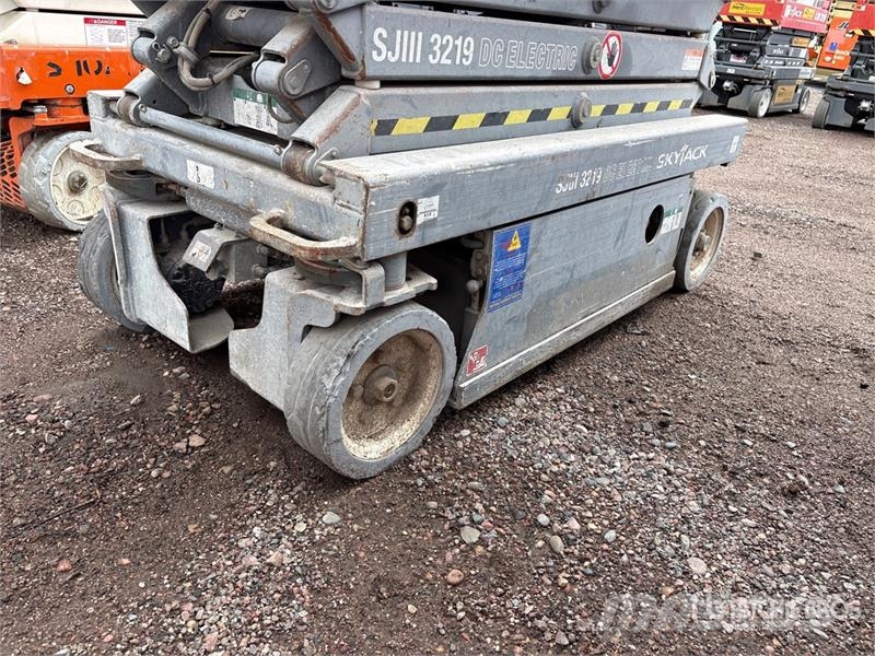 SkyJack SJIII3219 Electric Scissor Lift رافعات مقصية الشكل