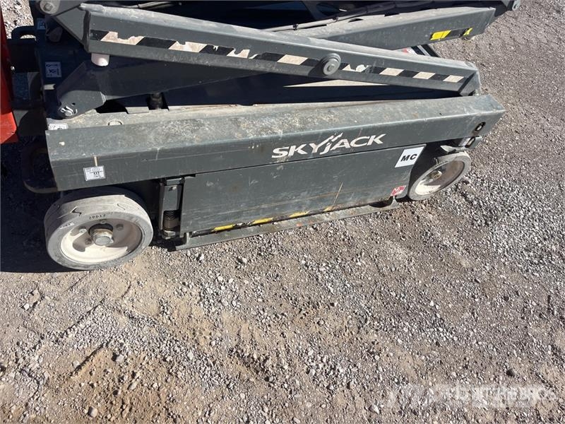 SkyJack SJIII3219 Electric Scissor Lift Saxliftar