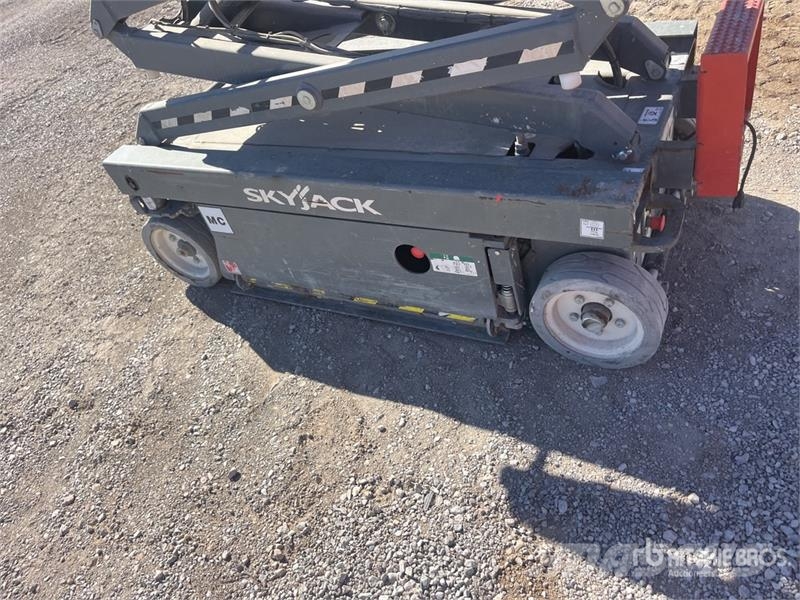 SkyJack SJIII3219 Electric Scissor Lift Saxliftar