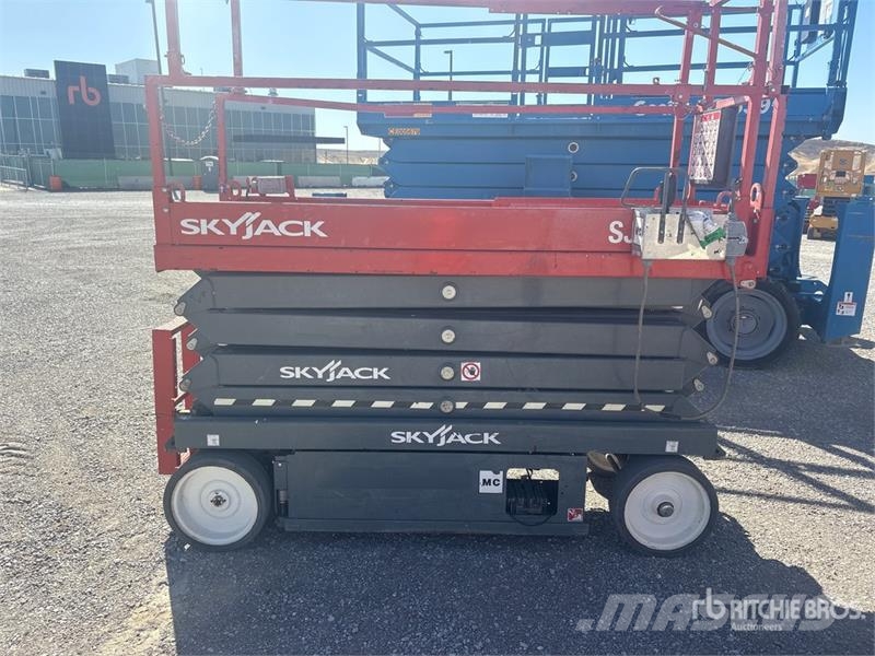 SkyJack SJIII3226 Electric Scissor Lift Scissor lifts