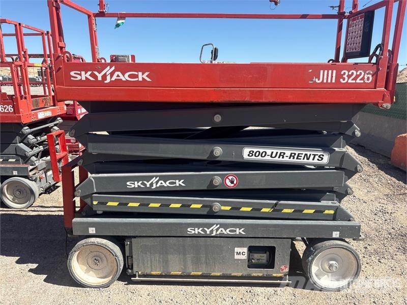 SkyJack SJIII3226 Electric Scissor Lift Piattaforme a pantografo