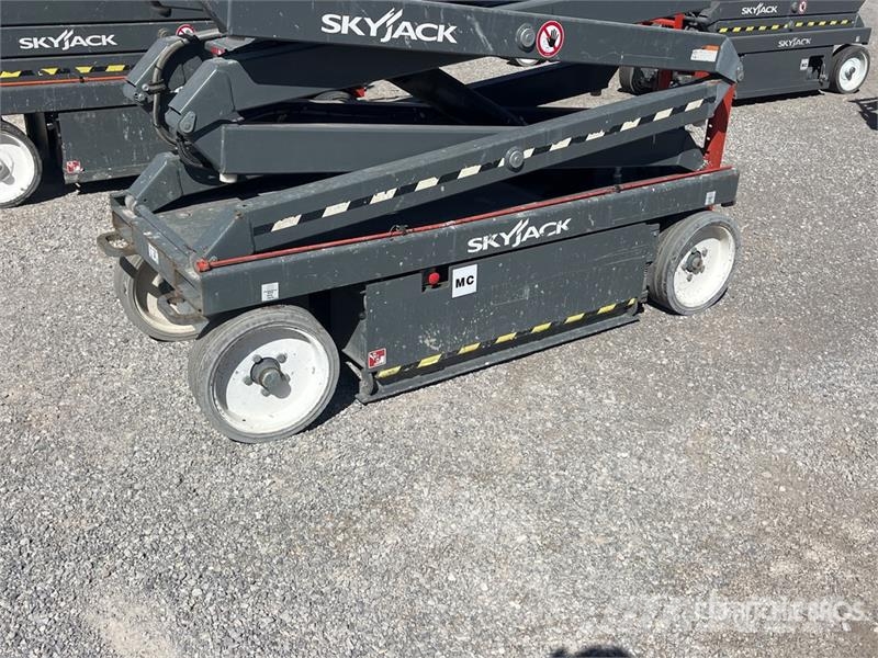 SkyJack SJIII3226 Electric Scissor Lift Škarjaste dvižne ploščadi