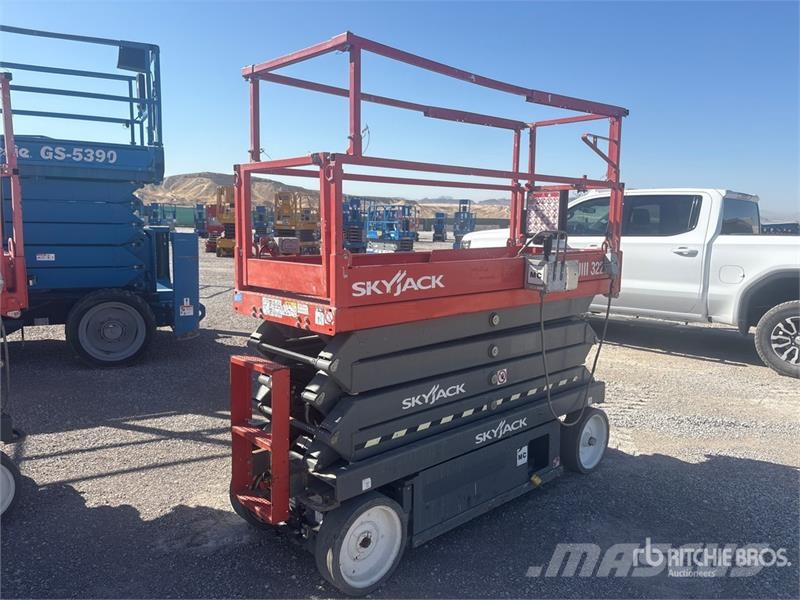 SkyJack SJIII3226 Electric Scissor Lift Scissor lifts