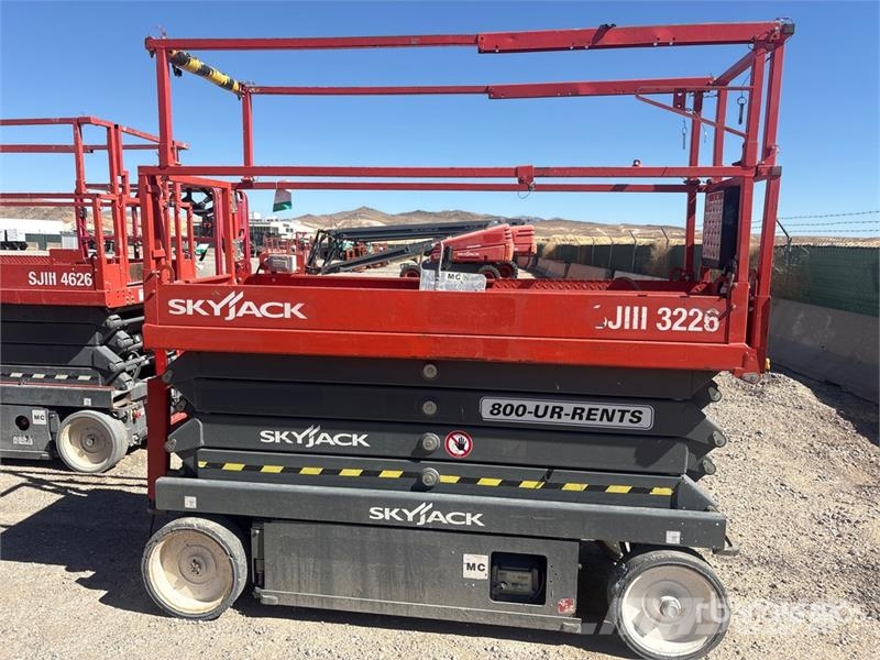 SkyJack SJIII3226 Electric Scissor Lift Piattaforme a pantografo