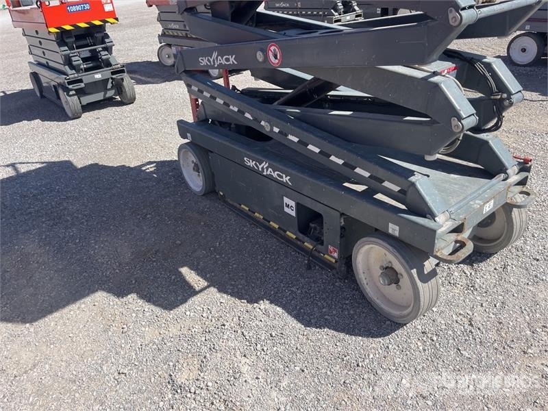 SkyJack SJIII3226 Electric Scissor Lift Škarjaste dvižne ploščadi