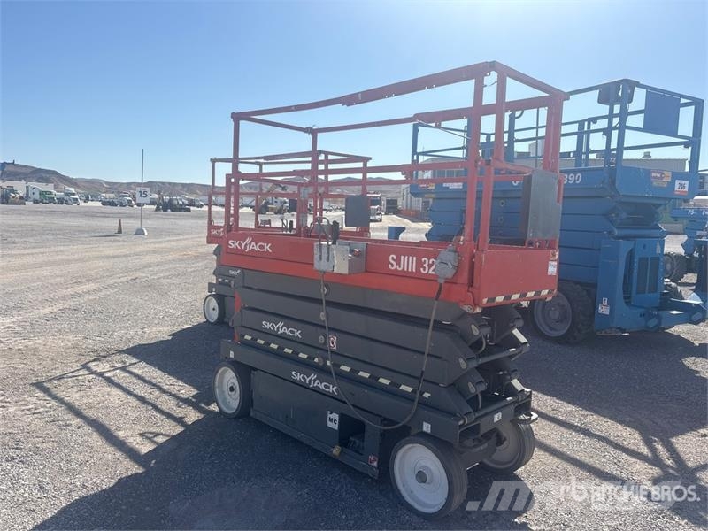 SkyJack SJIII3226 Electric Scissor Lift Scissor lifts
