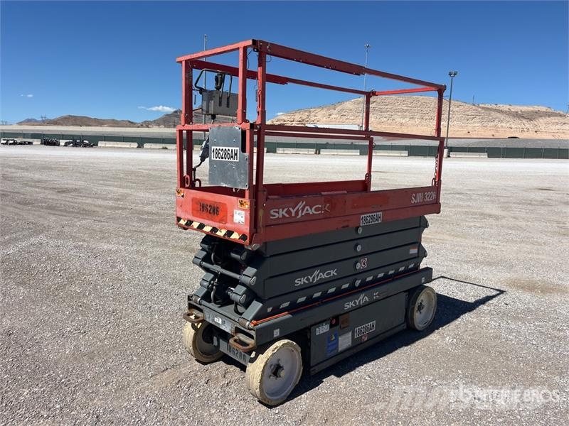 SkyJack SJIII3226 Electric Scissor Lift Ollós emelők