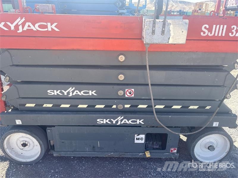 SkyJack SJIII3226 Electric Scissor Lift Scissor lifts