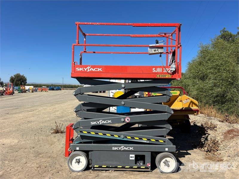 SkyJack SJIII3226 Electric Scissor Lift Scissor lifts