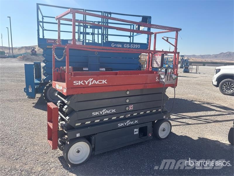 SkyJack SJIII3226 Electric Scissor Lift Scissor lifts