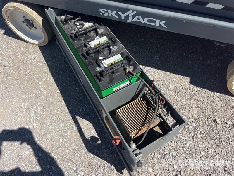 SkyJack SJIII3226 Electric Scissor Lift Ollós emelők