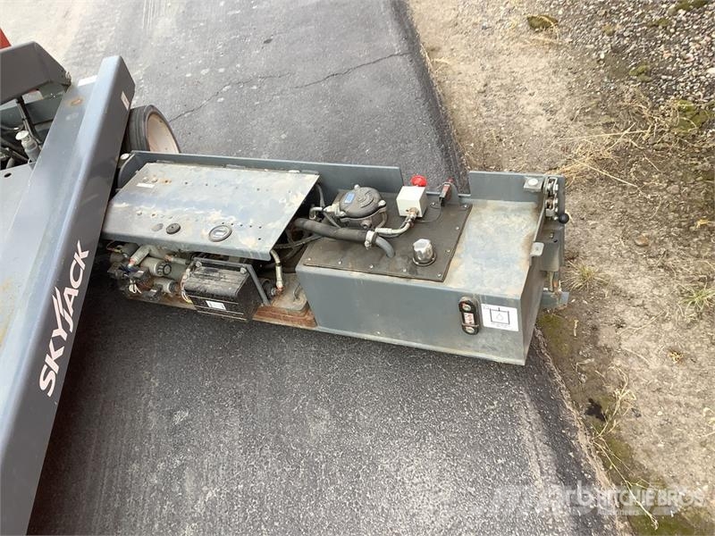 SkyJack SJIII4740 Electric Scissor Lift Scissor lifts