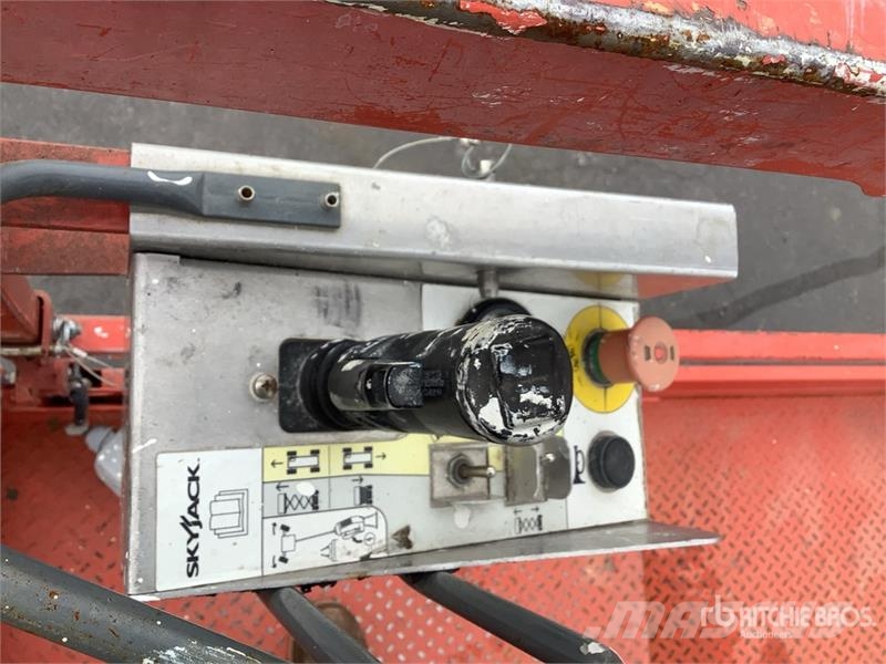 SkyJack SJIII4740 Electric Scissor Lift Šķerveida pacēlāji