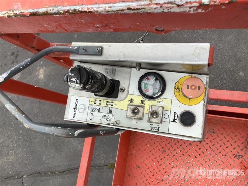 SkyJack SJIII4740 Electric Scissor Lift Šķerveida pacēlāji