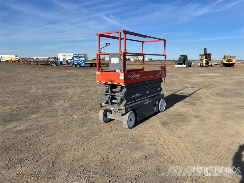 SkyJack SJlll-3226 Electric Scissor Lift Plataformas tijera
