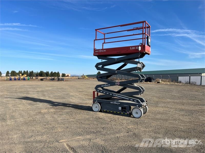 SkyJack SJlll-3226 Electric Scissor Lift Plataformas tijera