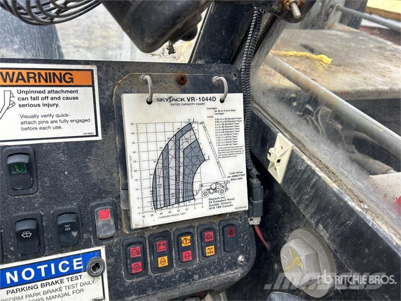 SkyJack VR-1044 Telehandler (Inoperable) テレスコーピックハンドラー