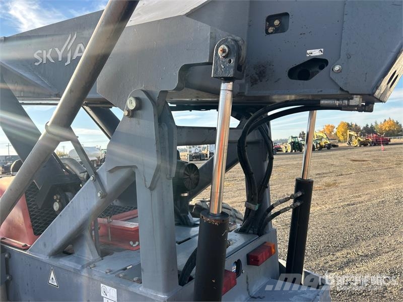 SkyJack VR-843E 4x4x4 Telehandler Manipuladores telescópicos