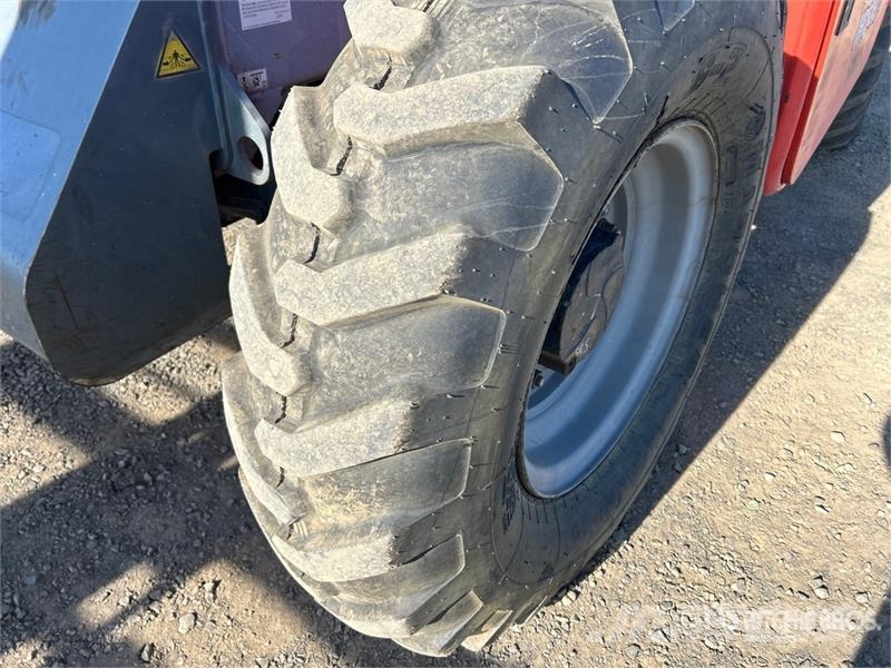 SkyJack VR846 4x4x4 Telehandler 텔러 핸들러