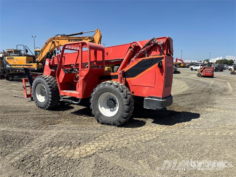 SkyTrak 10054 Telescopic handlers