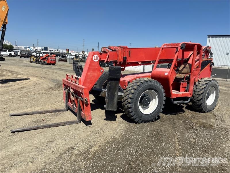 SkyTrak 10054 Telescopic handlers