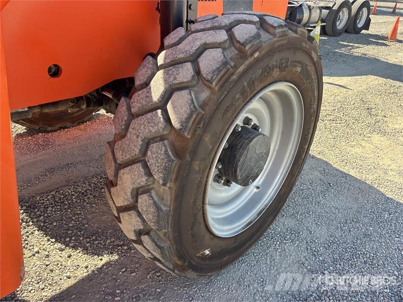 SkyTrak 10054 Telescopic handlers