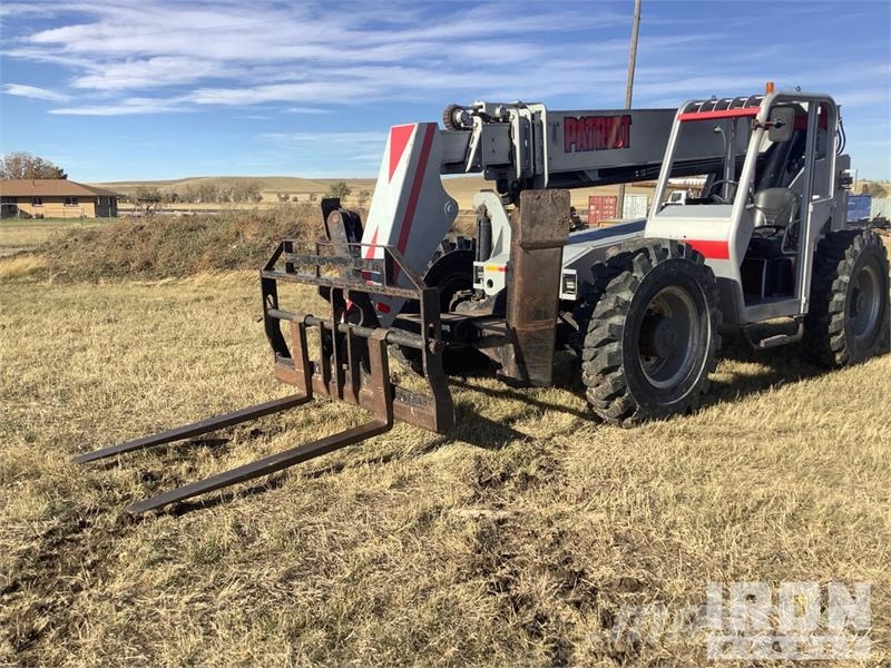 SkyTrak 10054 Telescopic handlers