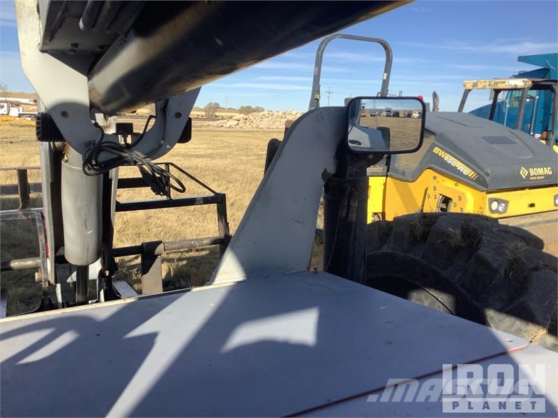 SkyTrak 10054 Telescopic handlers