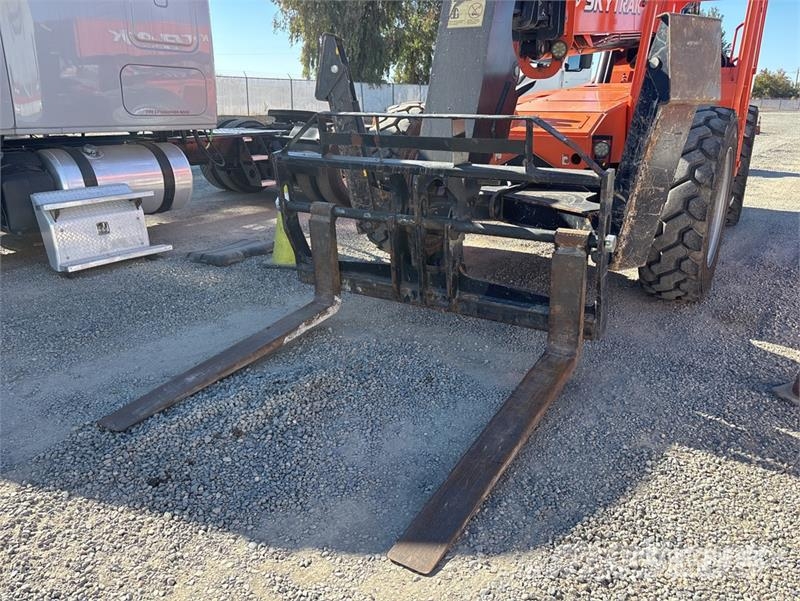 SkyTrak 10054 Telescopic handlers