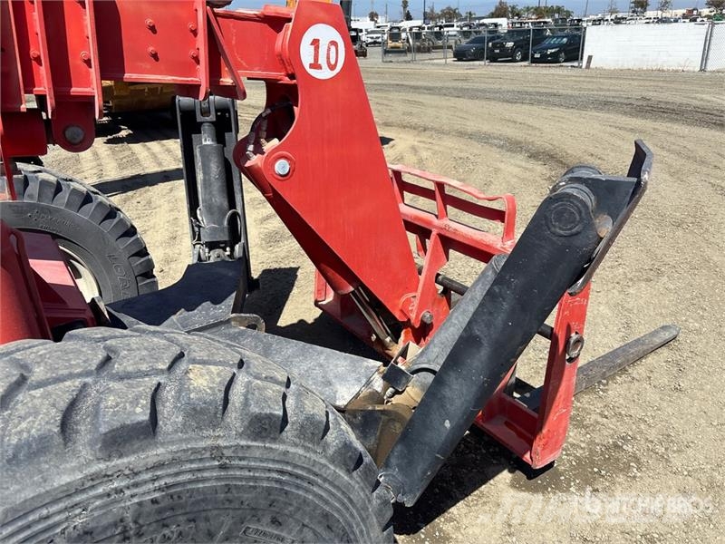 SkyTrak 10054 Telescopic handlers