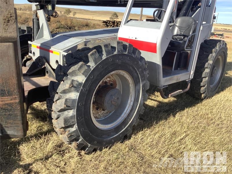SkyTrak 10054 Telescopic handlers