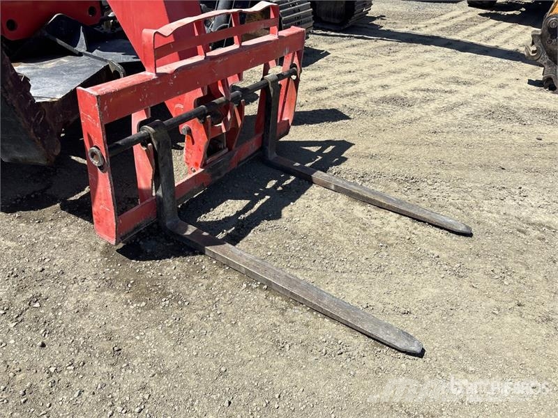 SkyTrak 10054 Telescopic handlers