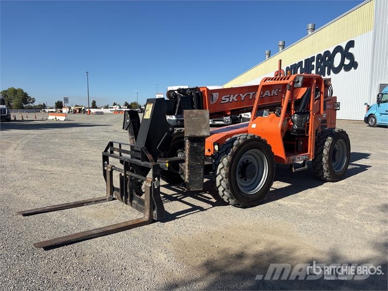 SkyTrak 10054 Telescopic handlers