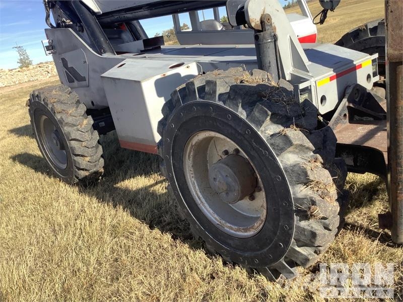 SkyTrak 10054 Telescopic handlers