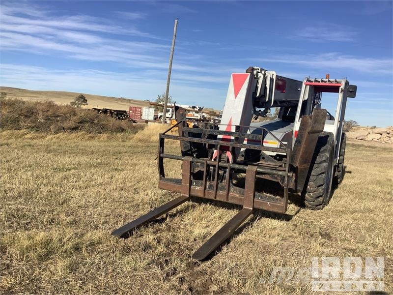 SkyTrak 10054 Telescopic handlers