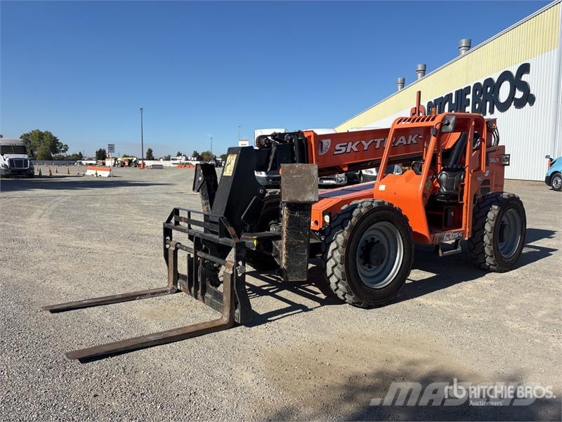 SkyTrak 10054 Telescopic handlers