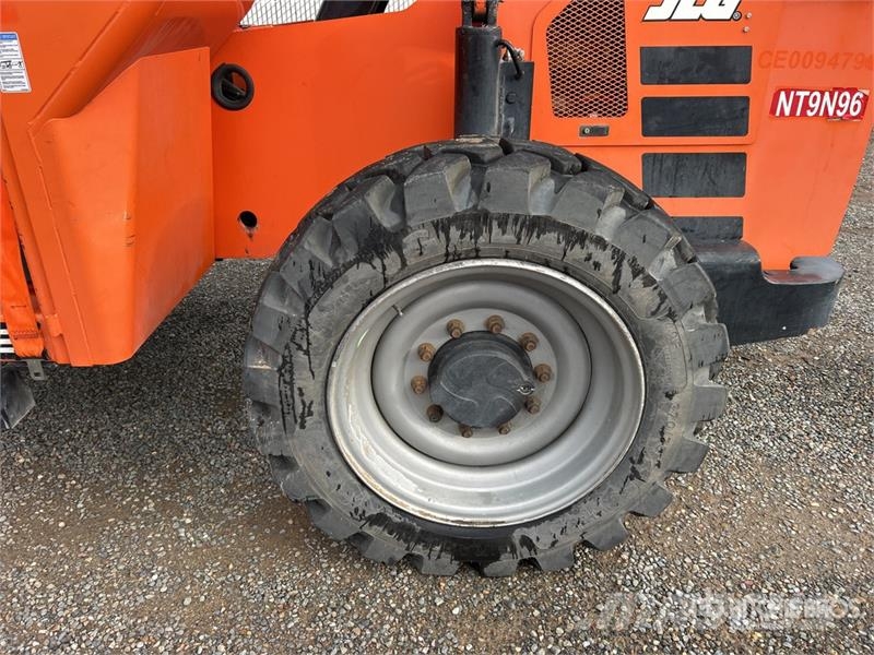 SkyTrak 6042 Telescopic handlers