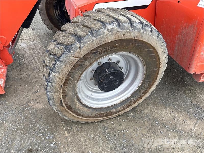 SkyTrak 8042 Telescopic handlers