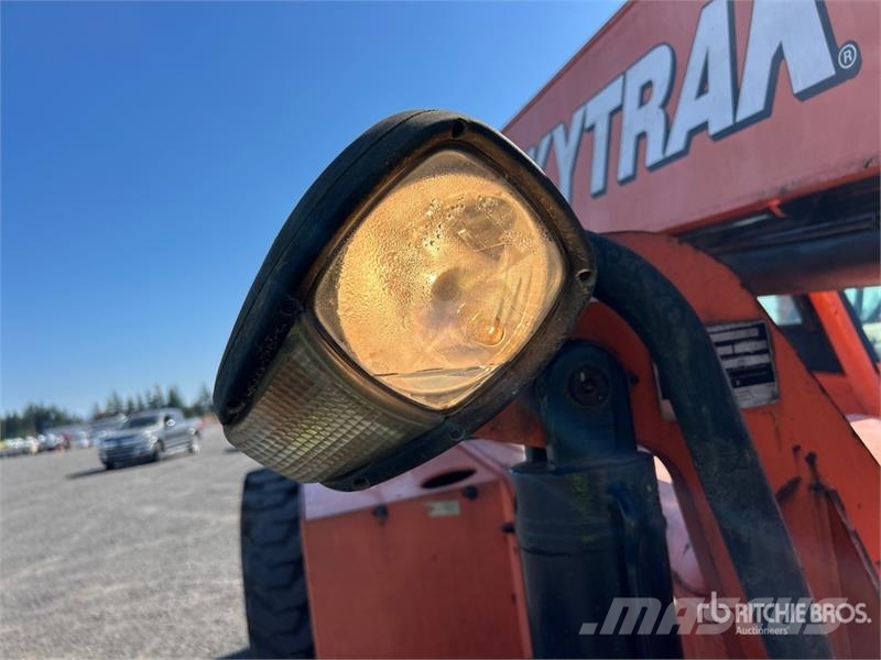 SkyTrak 8042 Teleskopski viličarji