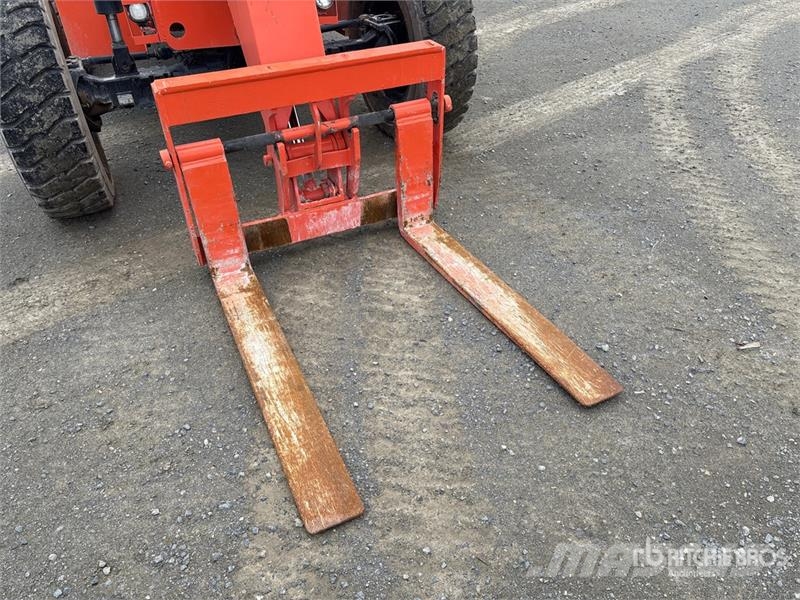 SkyTrak 8042 Telescopic handlers