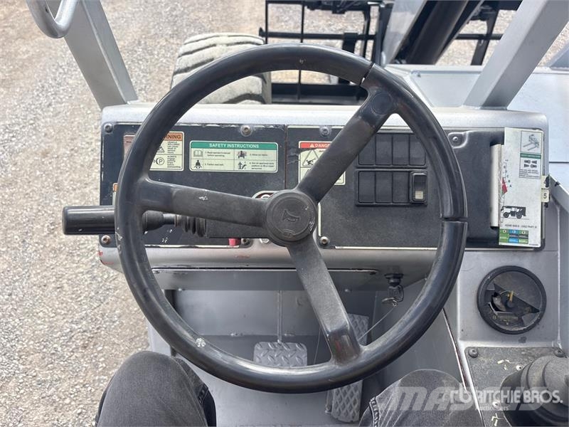 SkyTrak 8042 Teleskopski viličarji